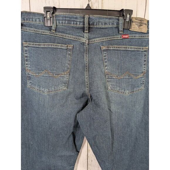 Wrangler Size 38 Relaxed Boot Medium‎ Wash Blue Mens Denim Jeans - Picture 8 of 9